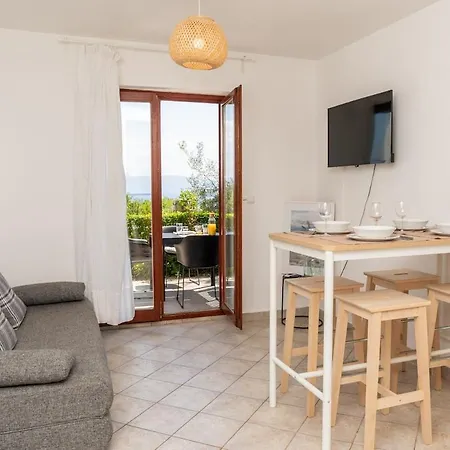 Gorgeous View, Close To The Beach, Pets Welcome, 33-2 Apartment Ravni